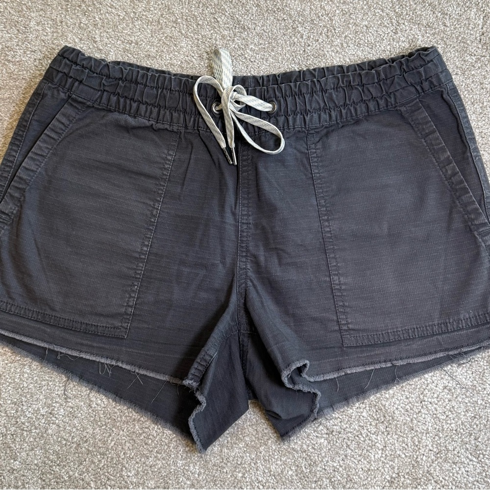 Vuori Women’s XS Gray Pull-On Shorts Elastic Waist Lightweight Active VGUC